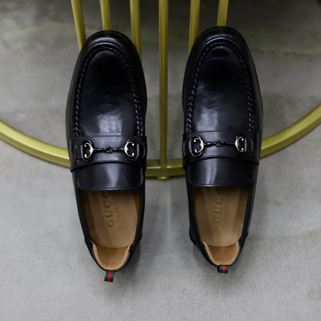 Men's shoes: 250🙅‍♂️🙅‍♂️🙅‍♂️Niuli Brand: GUCCI Size: 38-44 (45 can be customized) Level: Counter classic Material: Original soft cowhide upper Comfortable cowhide lining Original lightweight outsole Style category: Business casual footwear Driving leather shoes Color: Actual picture color